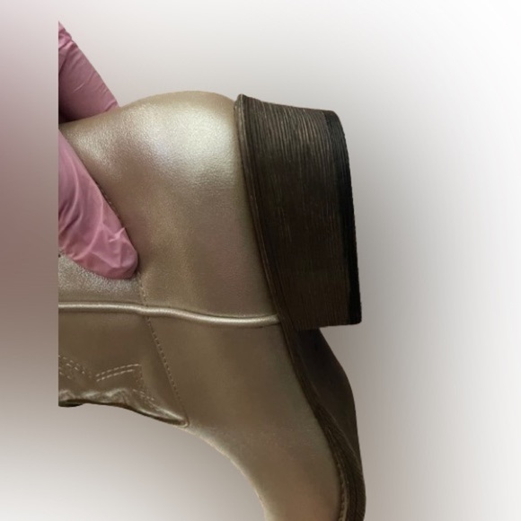 Yes silver and traditional country style seems to work!​ coconuts brand!!​ - Picture 4 of 7